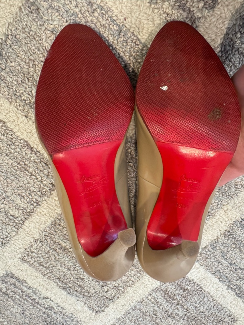 Christian Louboutin Beige Patent Leather Pointed-Toe Pumps with Red Sole - Picture 5 of 7